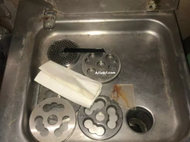 hachoir  viande réfrigérer en bon état alimenté en 380v