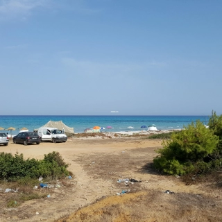 sol sur la bandé côtière