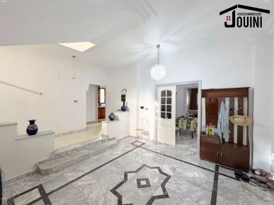 Grande Villa Près De Fatouma Bourguiba Au Bardo