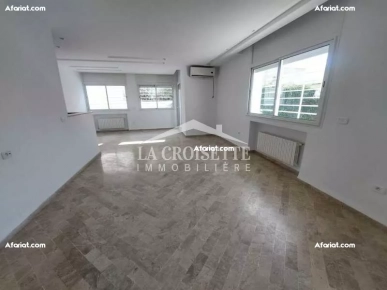 Villa S+4 avec piscine à La Marsa ZVL1615