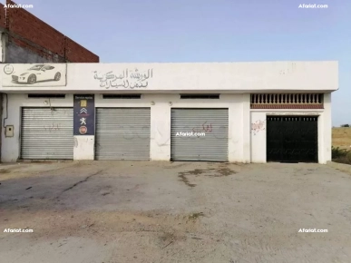 3 garages et studio sur la route à vendre 3 garages et studio sur la route à vendre