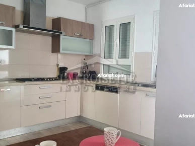 Triplex S+5 avec jardin et piscine à Gammarth MTRL0093