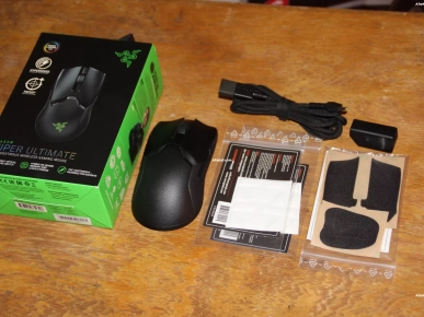 Razer Viper Ultimate comme neuf + 4x patins + grips Razer Viper Ultimate comme neuf + 4x patins + grips
