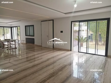 Villa S+4 à La Soukra  ZVL1611