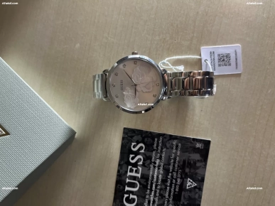 montre pour femme de la collection Guess cristaux Swarovski