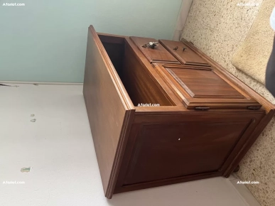 Meuble en bois massif - solide, ancien, avec rangement