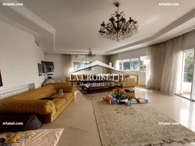 Villa S+5 avec piscine à Gammarth ZVL1556