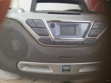 Radio cassette fonctionnel avec petite en panne à petit  prix