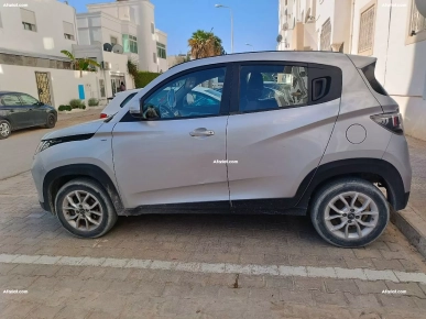 Mahindra kuv 100 k6+