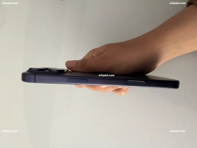 à vendre iPhone 17 pro Max comme neuf prix 3400d