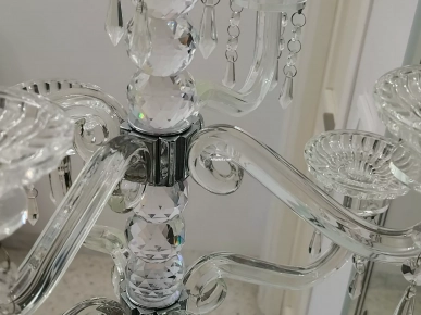 Bougoire en verre de cristal à 8 branches hauteur 70 cm prix 300d