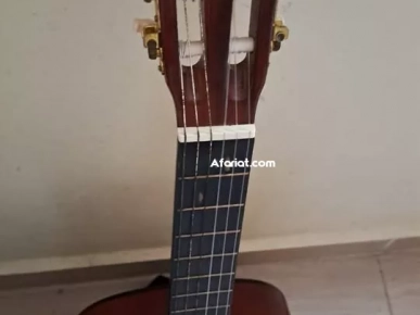 A vendre guitare classique ibanez presque neuve