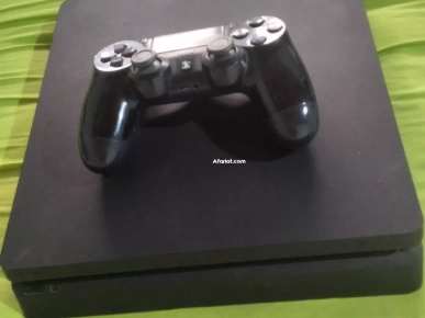 PS4 slim 1TB Aavec manette v2 PS4 slim 1TB Aavec manette v2