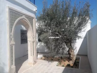 Villa style djerbien avec piscine à vendre à Sedghiane - Djerba