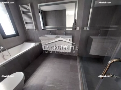 Villa S+3 avec piscine à La Soukra  MVL0670