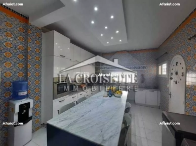 Villa S+5 avec piscine à Gammarth ZVL0356