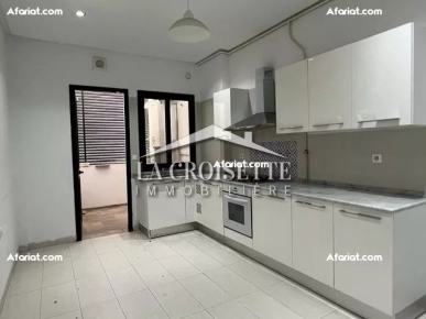 Appartement S+4 avec jardin à La Marsa  ZAL1758
