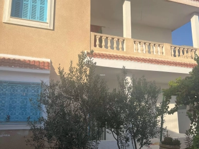 Maison familiale spacieuse à Raoued sur 500 m²