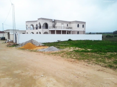 un terrain prés de la plage à kerkouane