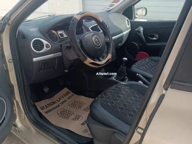 je mets en vente une belle clio 3