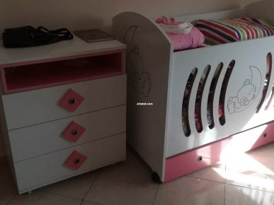 Un lit bebe + un element de rangement a vendre