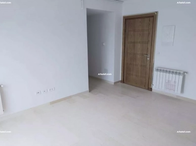 Á vendre un s+1 dans Á Raouad sur la route principale