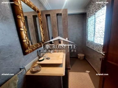 Villa S+5 avec piscine à Gammarth ZVL1556