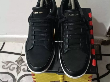 A VENDRE DES CHAUSSURES