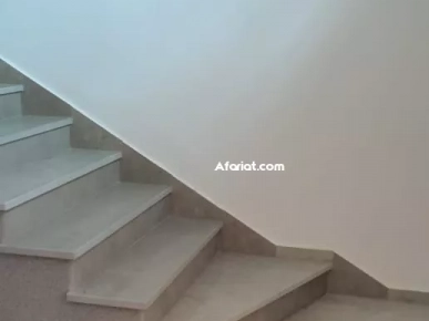 للبيع: مبنى تجاري