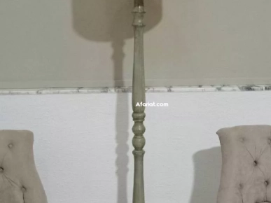 Lampadaire socle en bois presque neuve