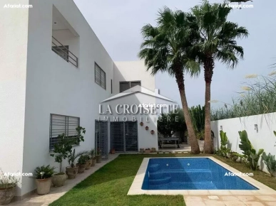Villa S+5 avec piscine à La Soukra ZVL0911