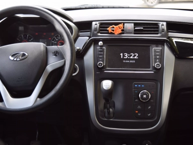 Mahindra KUV100 K8 Tout option