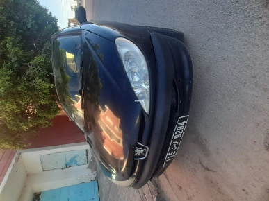 A vendre Peugeot 206 en très bonne état