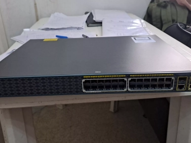 Trois Switch Cisco Catalyst 2960 24 POE Trois Switch Cisco Catalyst 2960 24 POE
