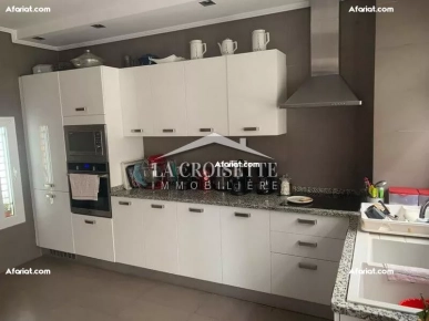 Villa S+5 avec piscine à La Soukra ZVL0911