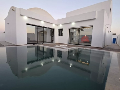 A VENDRE À DJERBA MIDOUN - VILLA AVEC PISCINE ZU - RÉF V683