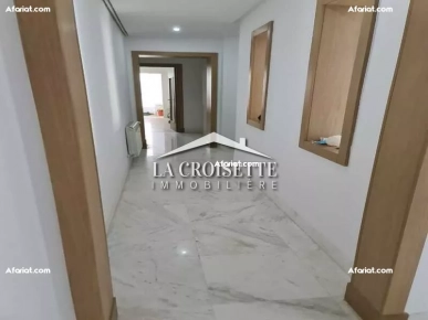 Appartement S+3 avec chambre de service à La Soukra MAL1056