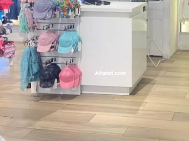 A vendre plusieurs meubles pour une boutique (mannequins, élément A vendre plusieurs meubles pour une boutique (mannequins, élément