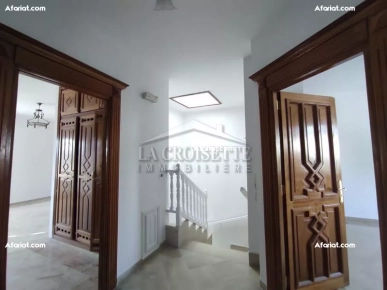 Villa S+4 avec piscine aux Jardins de Carthage MVL1132