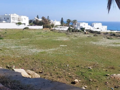 un terrain à bâtir à plage el Fatha kelibia