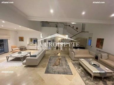 Villa S+4 avec piscine à Gammarth MVL0256