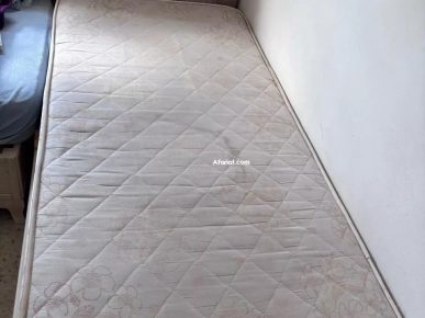 Lit avec matelas à vendre
