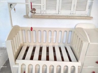 Lit bébé en bois massif