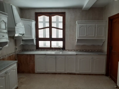 Premier Etage Villa S+4 Ennasr