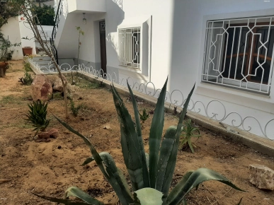 Premier Etage Villa S+4 Ennasr
