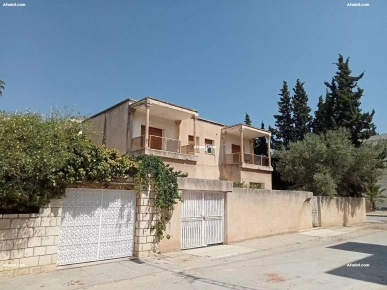 460 m2 à sidi rzig où on trouve un villa R+1