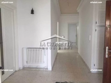 Etage de villa S+3 pour bureautique à La Marsa ZBL0448