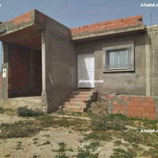 une maison inachevé au centre ville elhaouaria