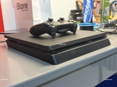 PS4 Slim une manette v2