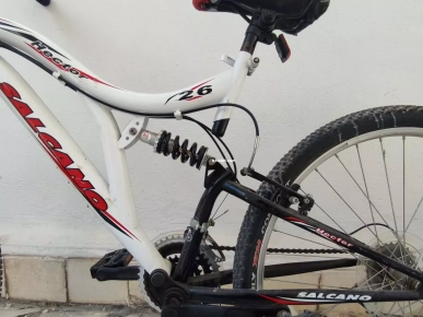 A vendre vélo avec vitesse